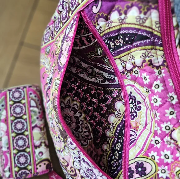 Vera Bradley "Frannie" bag and matching wallet in "Very Berry Paisley" print - Picture 5 of 13